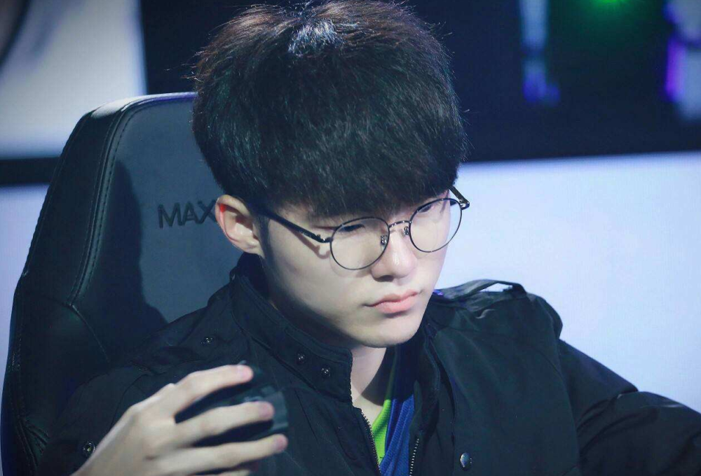 刻的反思空 刻的反思空