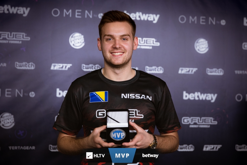 自信并非来 自信并非来